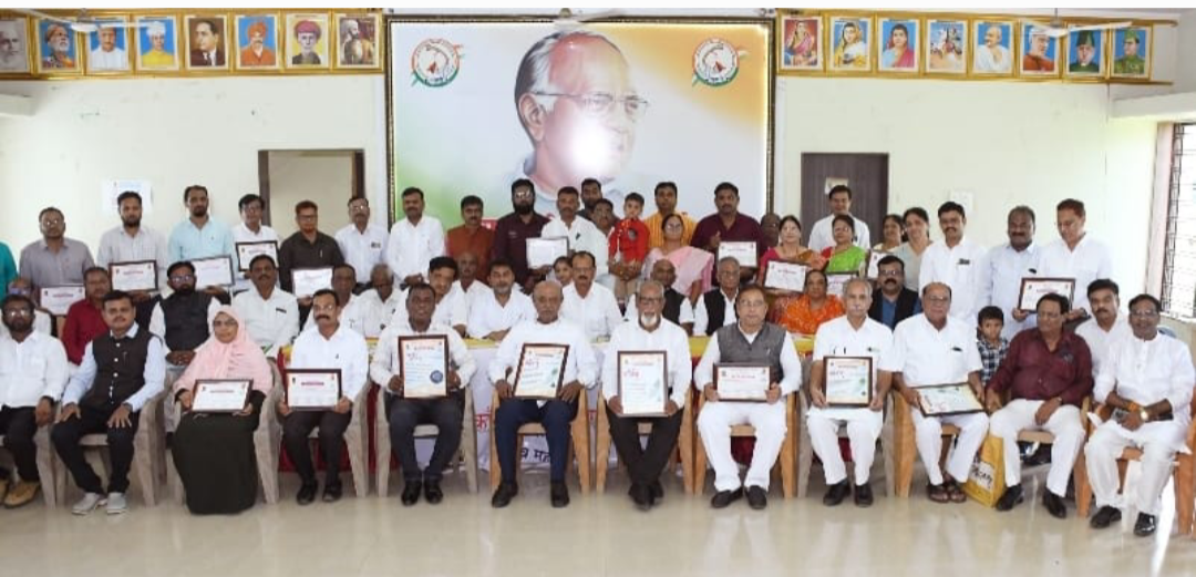 राष्ट्रवादी काँग्रेस (शरदचंद्र पवार) शिक्षक महानगर आघाडी तर्फे शिक्षक पुरस्कार सोहळा संपन्न.*
